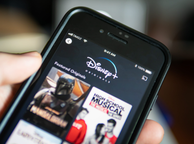 Disney Plus auf Mobiltelefon ansehen